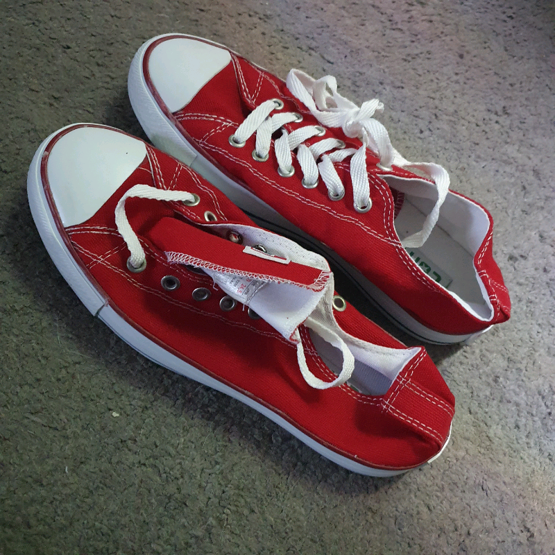 red converse size 5